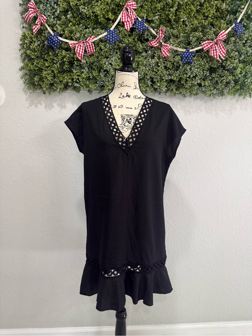 SHEIN Black V-Neck Lace Trim Swim Coverup